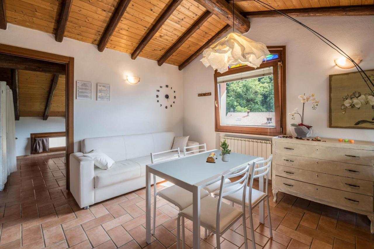 Mansarda con vista lago Sulzano Exterior foto